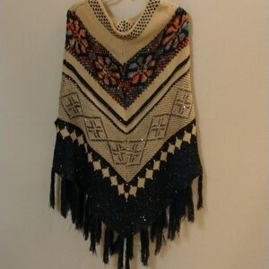 Woolen Poncho with sequence design